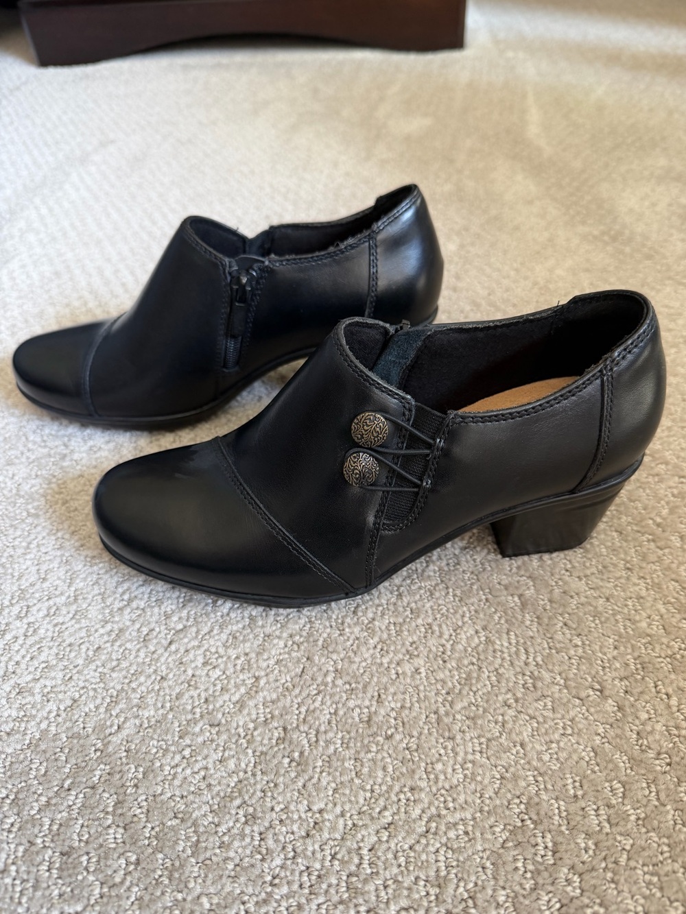Clark’s Black Leather Low Heel Dress Shoes for Women